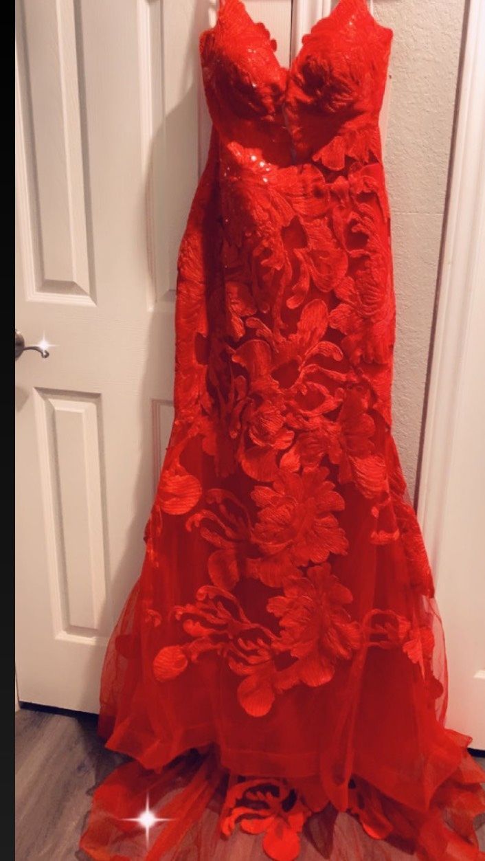 Size 14 Prom Lace Red Mermaid Dress on Queenly