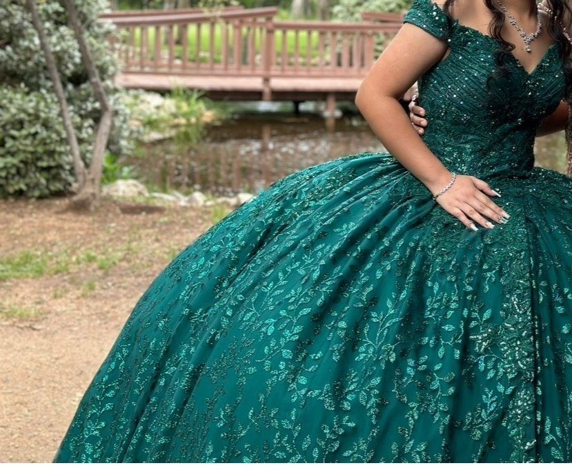 Size 10 Prom Long Sleeve Emerald Green Ball Gown on Queenly