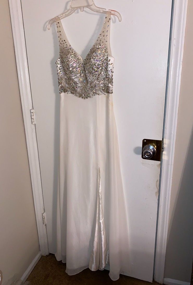Size 2 Prom Plunge White Side Slit Dress on Queenly