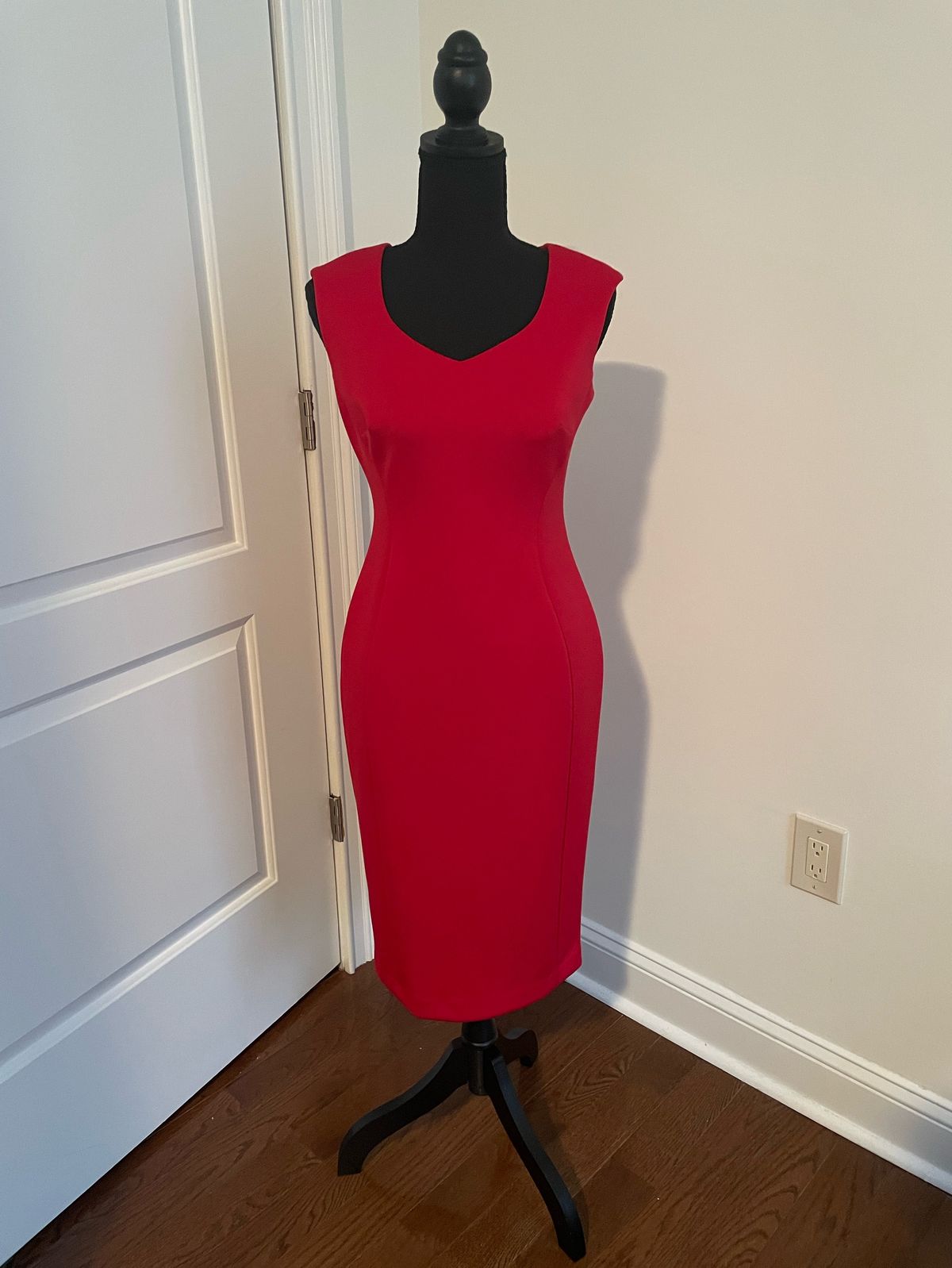 Calvin Klein Size 2 Homecoming Plunge Red Cocktail Dress on Queenly