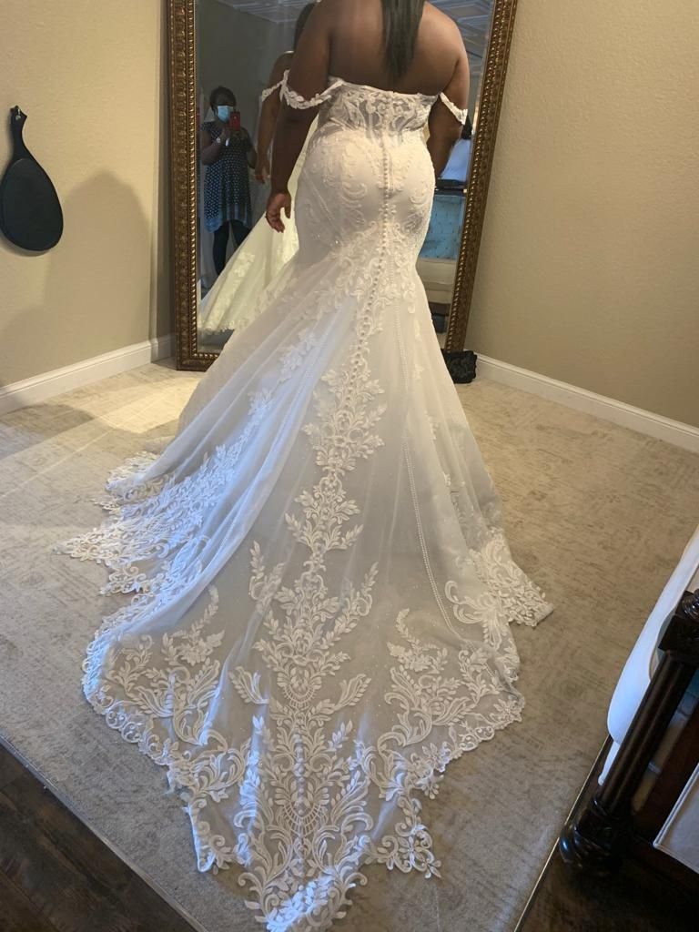 Style 1267 Martina Liana Plus Size 16 Wedding Plunge Lace White Mermaid Dress on Queenly