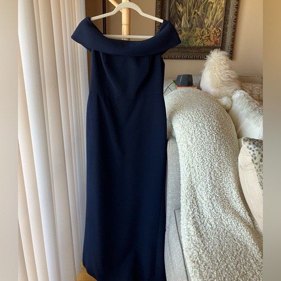 Calvin Klein Size 8 Homecoming Off The Shoulder Navy Blue Floor Length Maxi on Queenly