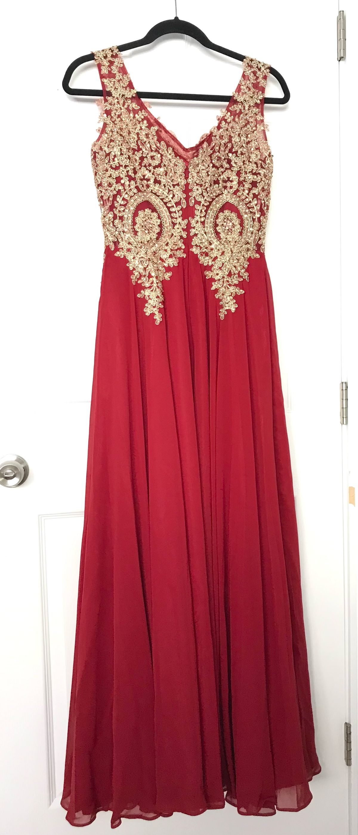 Elizabeth K, GLS Size S Prom Plunge Lace Red Ball Gown on Queenly