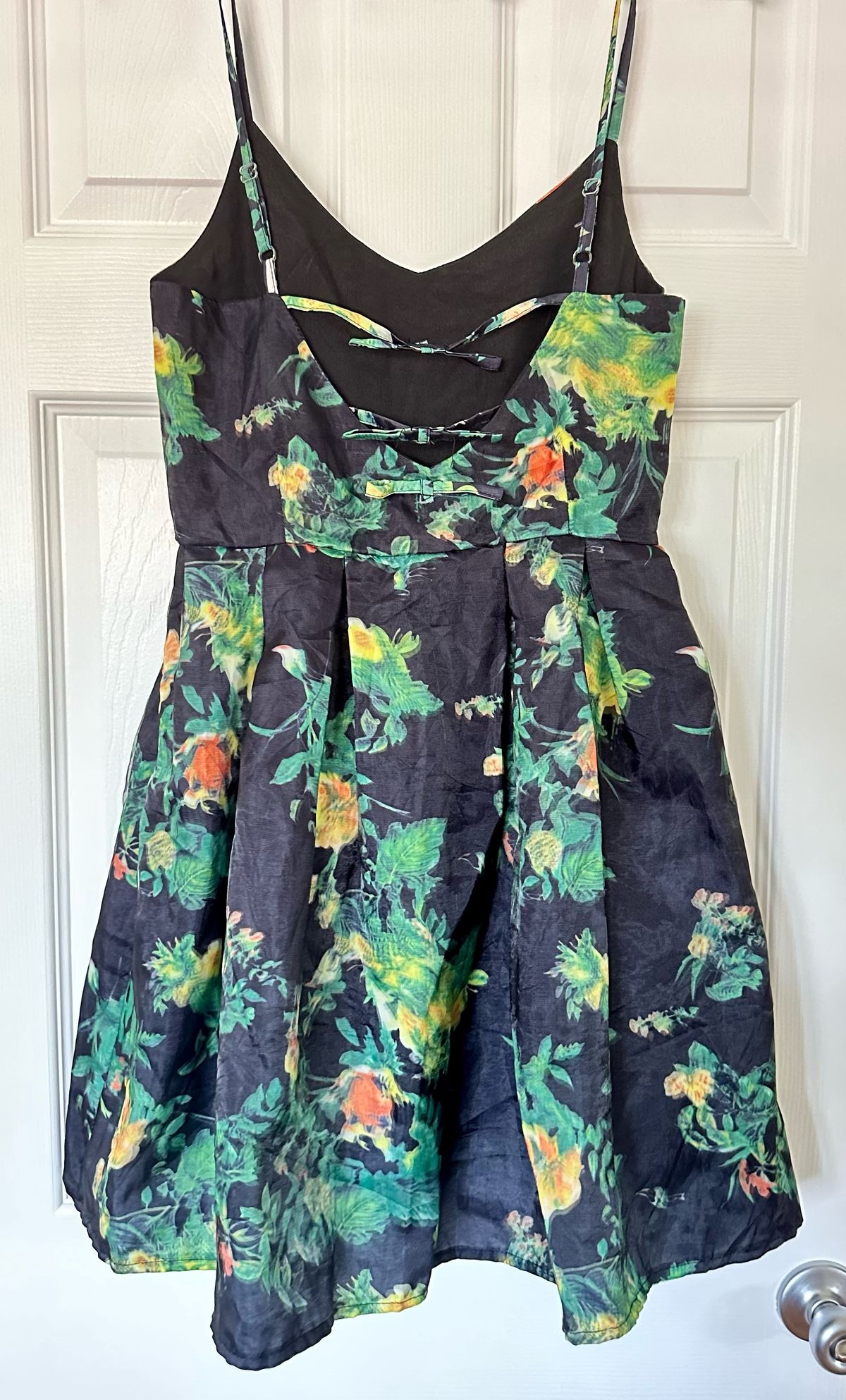Size 6 Homecoming Plunge Multicolor Cocktail Dress on Queenly