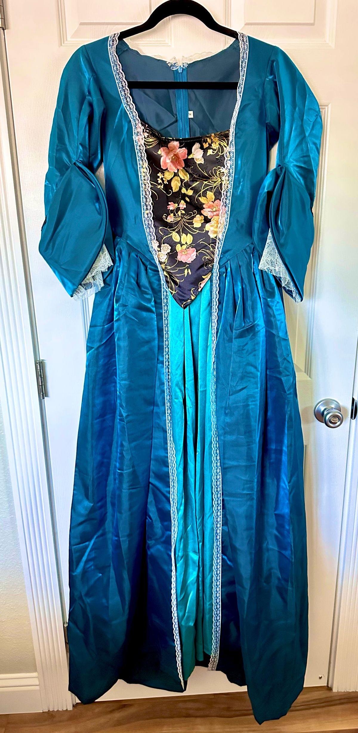 Size M Homecoming Long Sleeve Lace Blue Floor Length Maxi on Queenly
