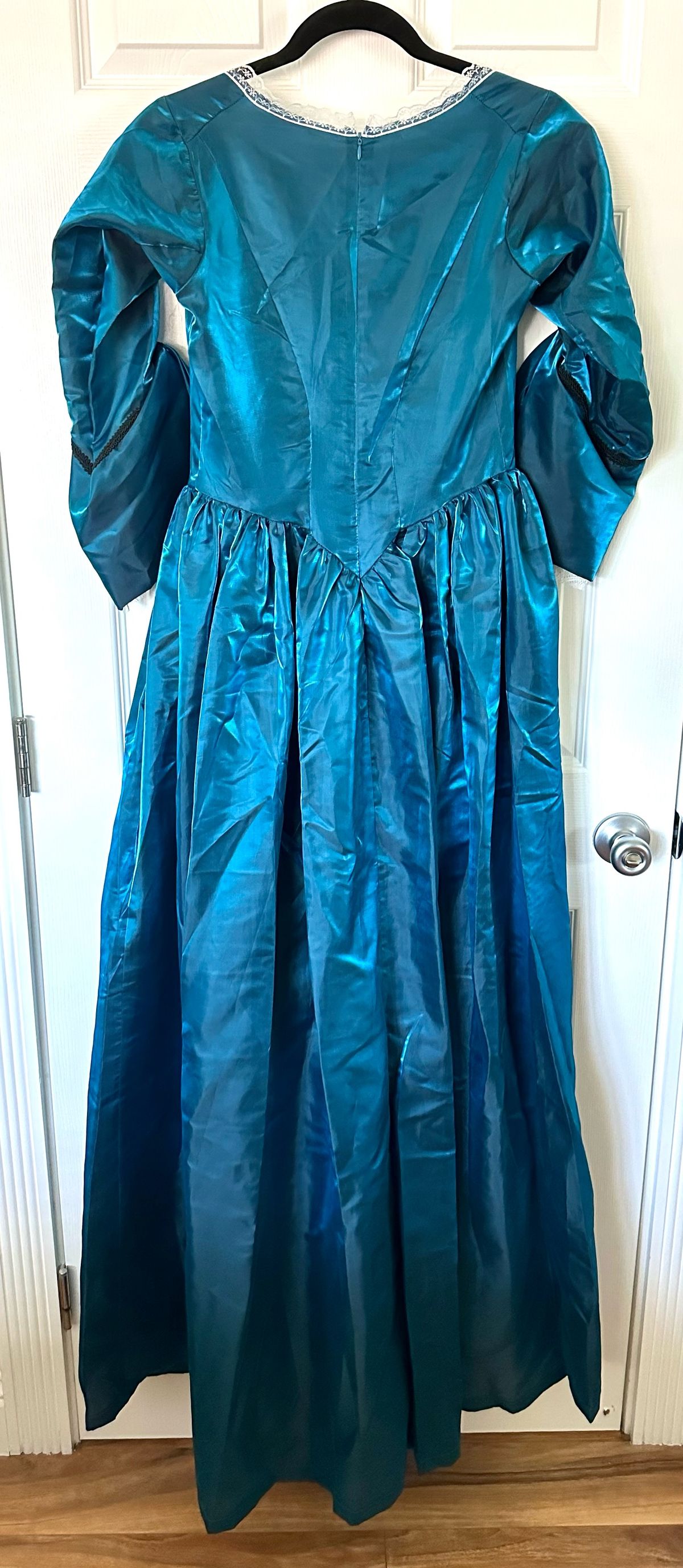 Size M Homecoming Long Sleeve Lace Blue Floor Length Maxi on Queenly