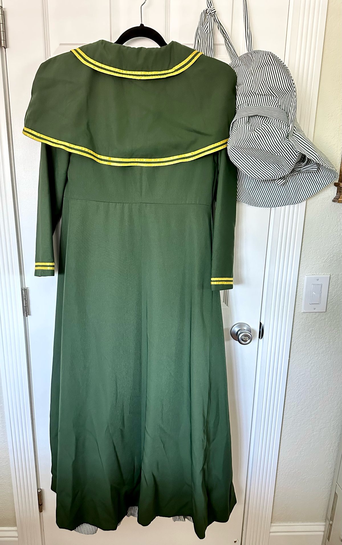Size S Long Sleeve Green Floor Length Maxi on Queenly