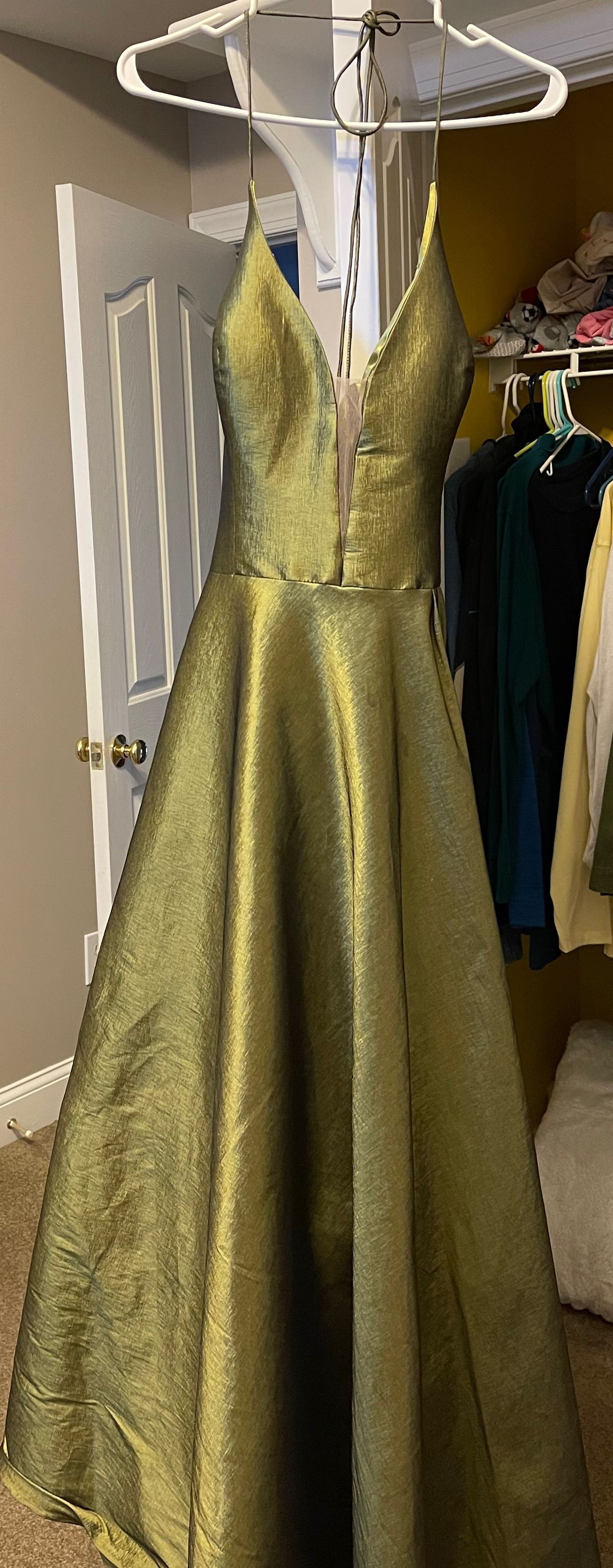 Alyce Paris Plus Size 16 Prom Plunge Green Ball Gown on Queenly