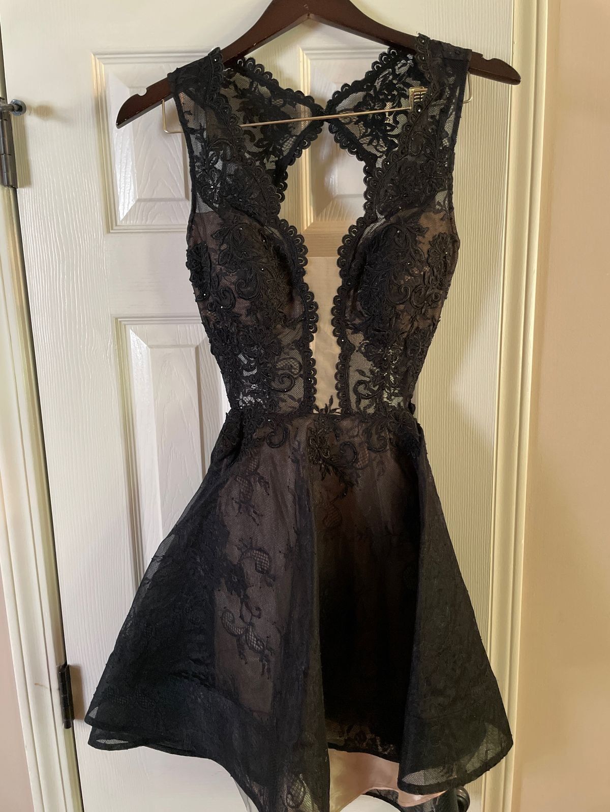 La Femme Size 6 Prom Plunge Lace Black Cocktail Dress on Queenly