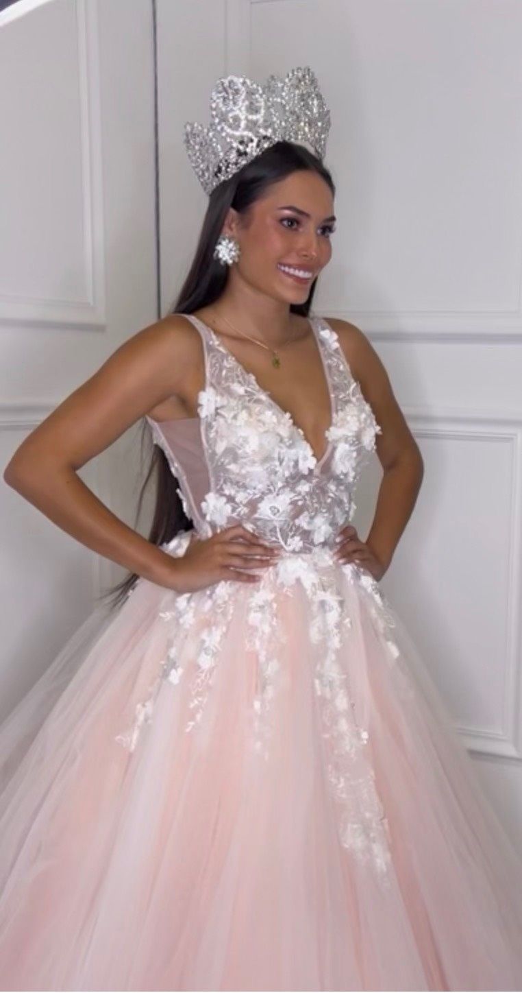 Jovani Size 4 Prom Plunge Lace Light Pink Ball Gown on Queenly
