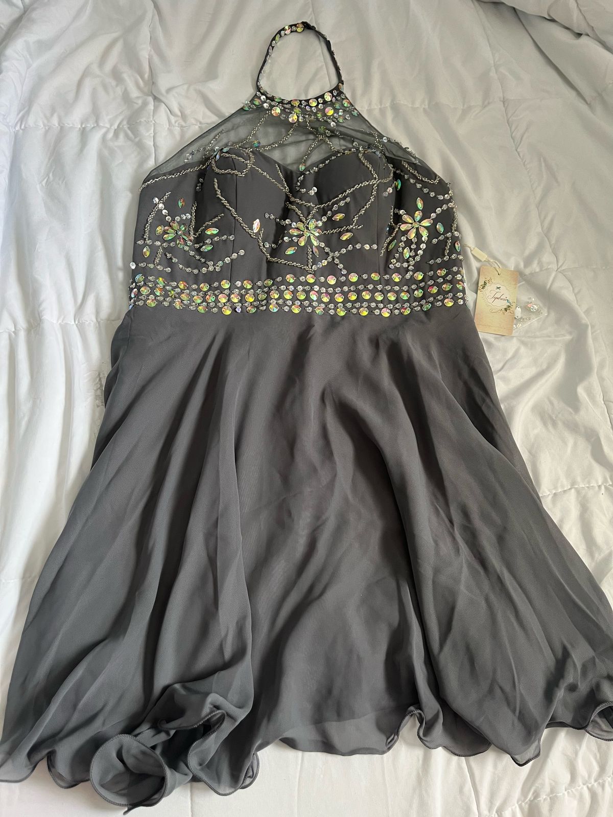 Plus Size 16 Gray Ball Gown on Queenly