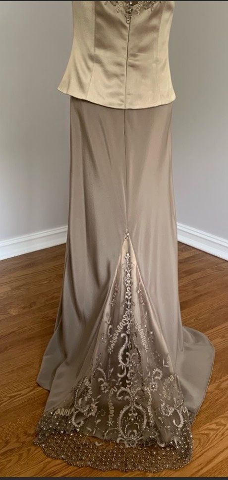 Mon Cheri Size 10 Prom Off The Shoulder Gold A-line Dress on Queenly