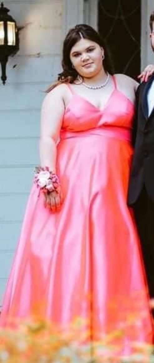 Size 14 Prom Plunge Hot Pink Ball Gown on Queenly