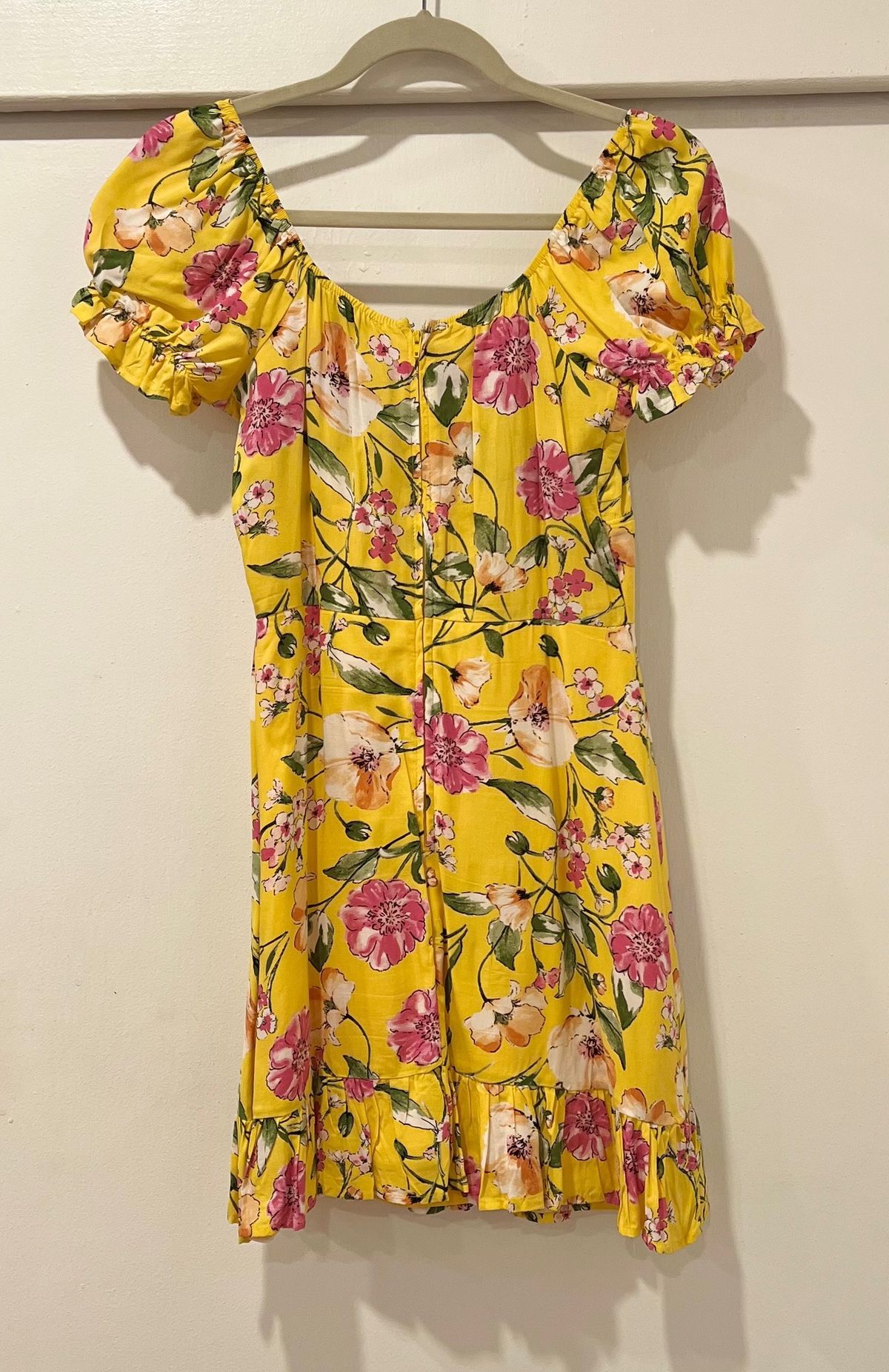 Size S Prom Off The Shoulder Floral Yellow Cocktail Dress on Queenly