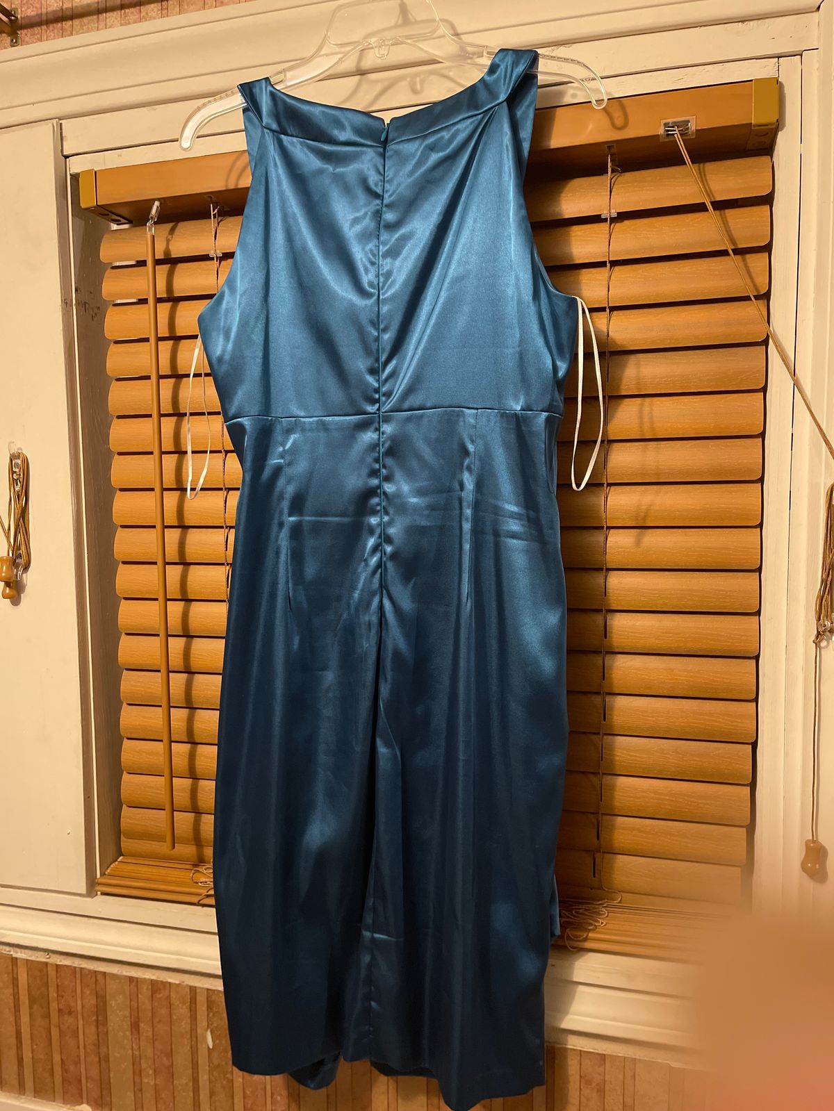 Size 14 Prom Royal Blue Cocktail Dress on Queenly