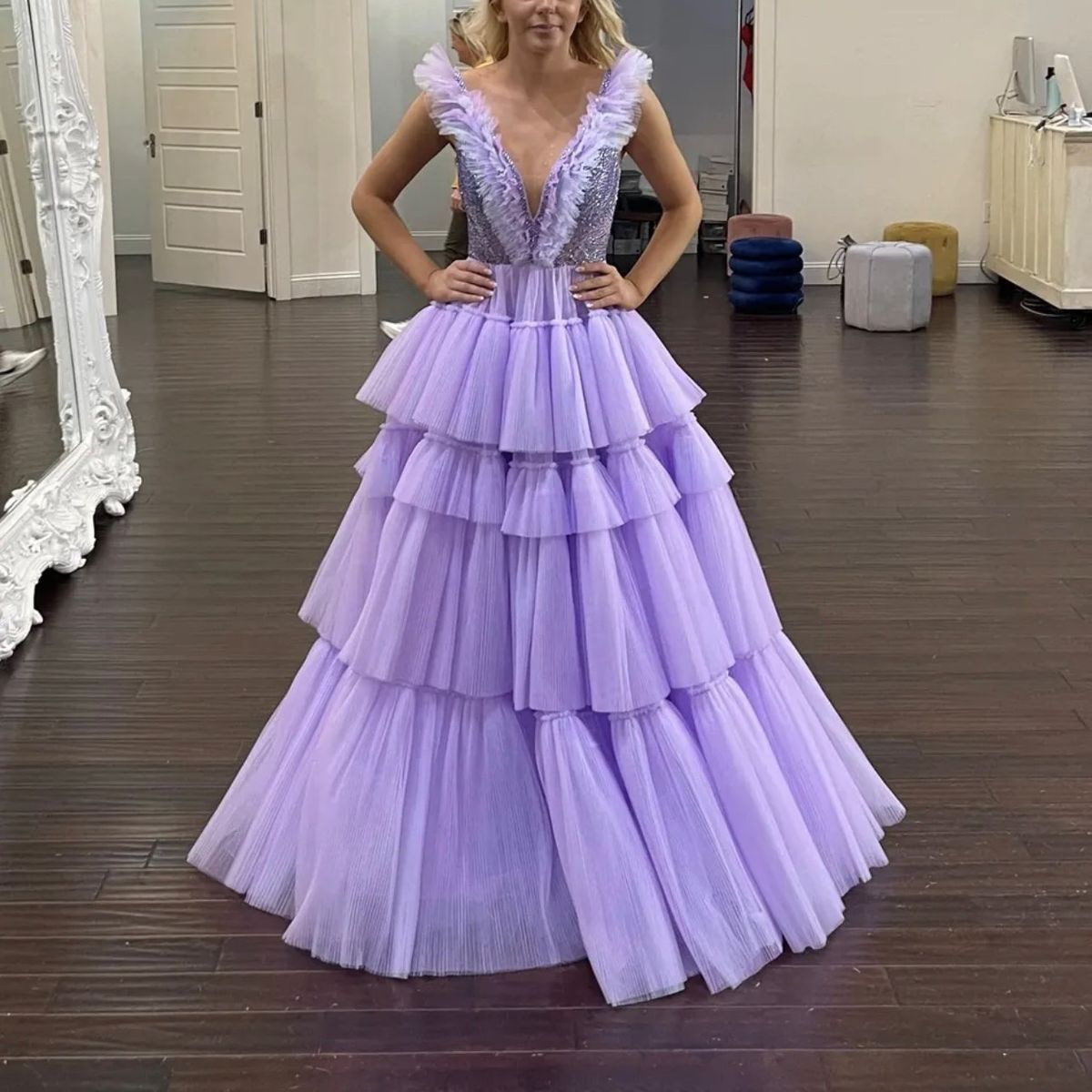 Size 6 Prom Plunge Light Purple Ball Gown on Queenly