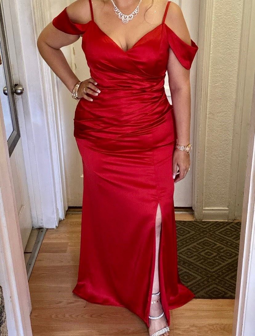 Size 14 Prom Off The Shoulder Red Dress With Train on Queenly
