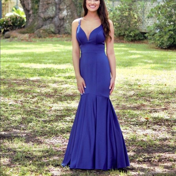 Style 1532 Ashley Lauren Size 12 Prom Plunge Royal Blue Mermaid Dress on Queenly