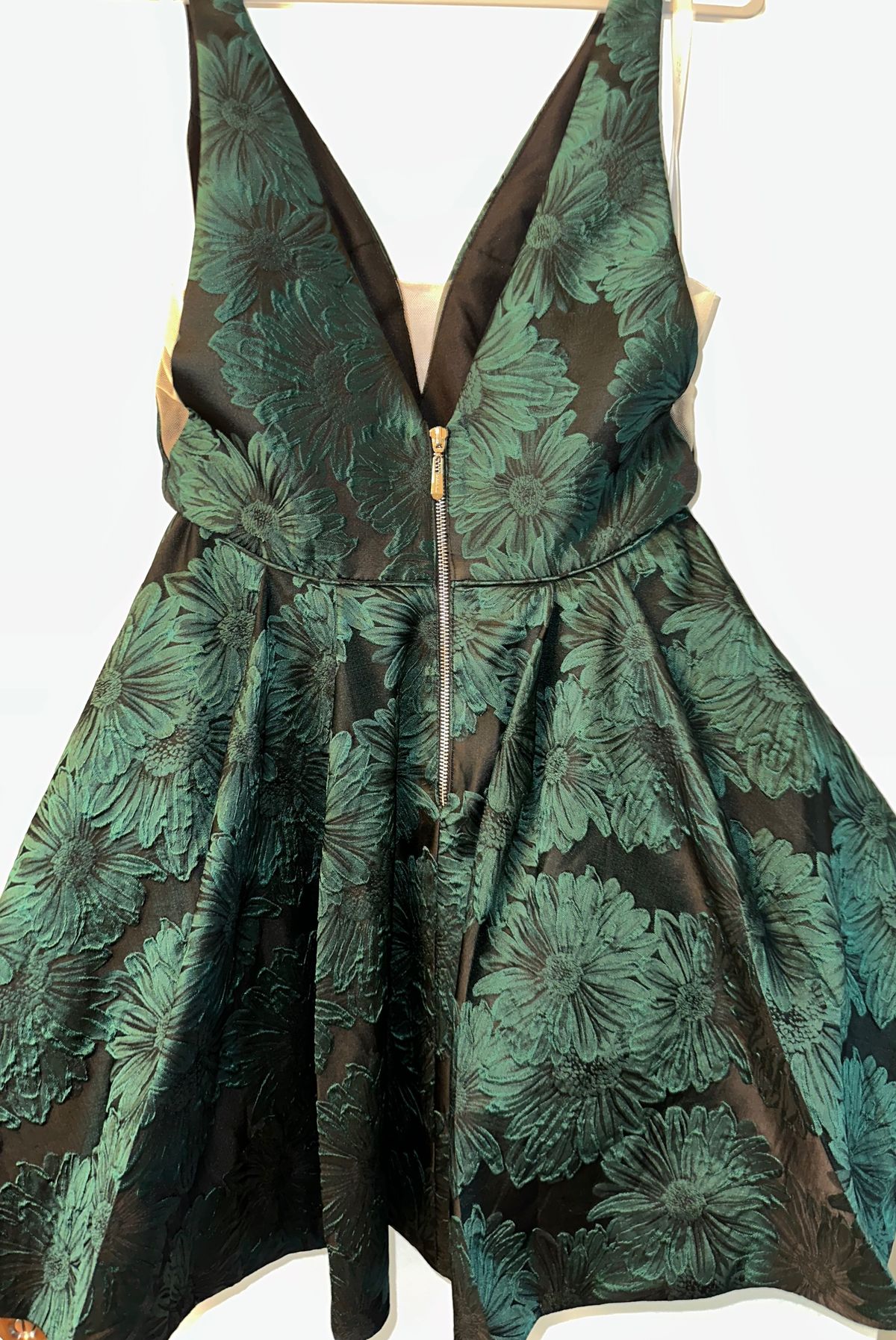 Sherri Hill Size 12 Prom Plunge Green Cocktail Dress on Queenly