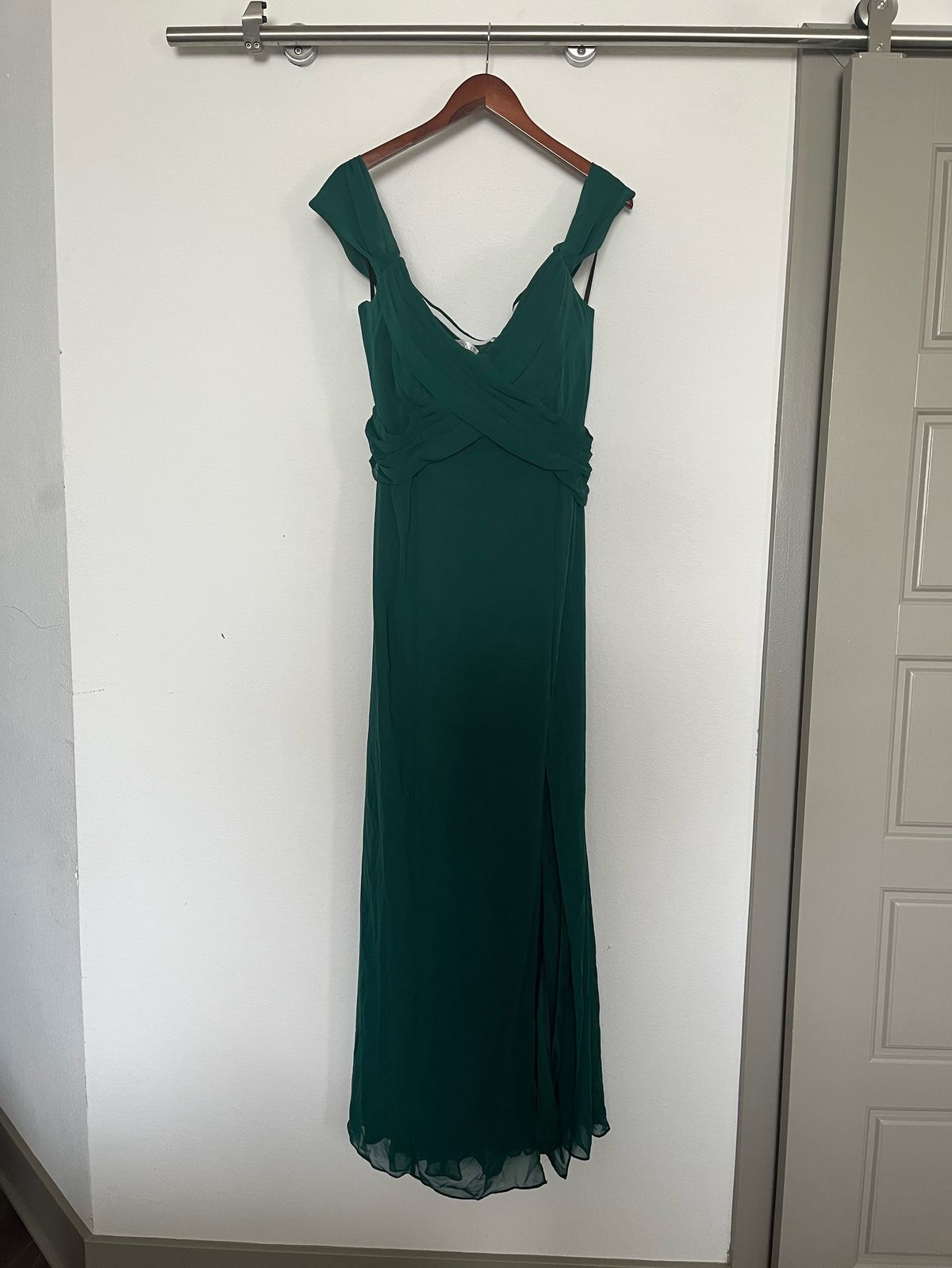 Social Bridesmaid Plus Size 18 Bridesmaid Off The Shoulder Emerald Green A-line Dress on Queenly
