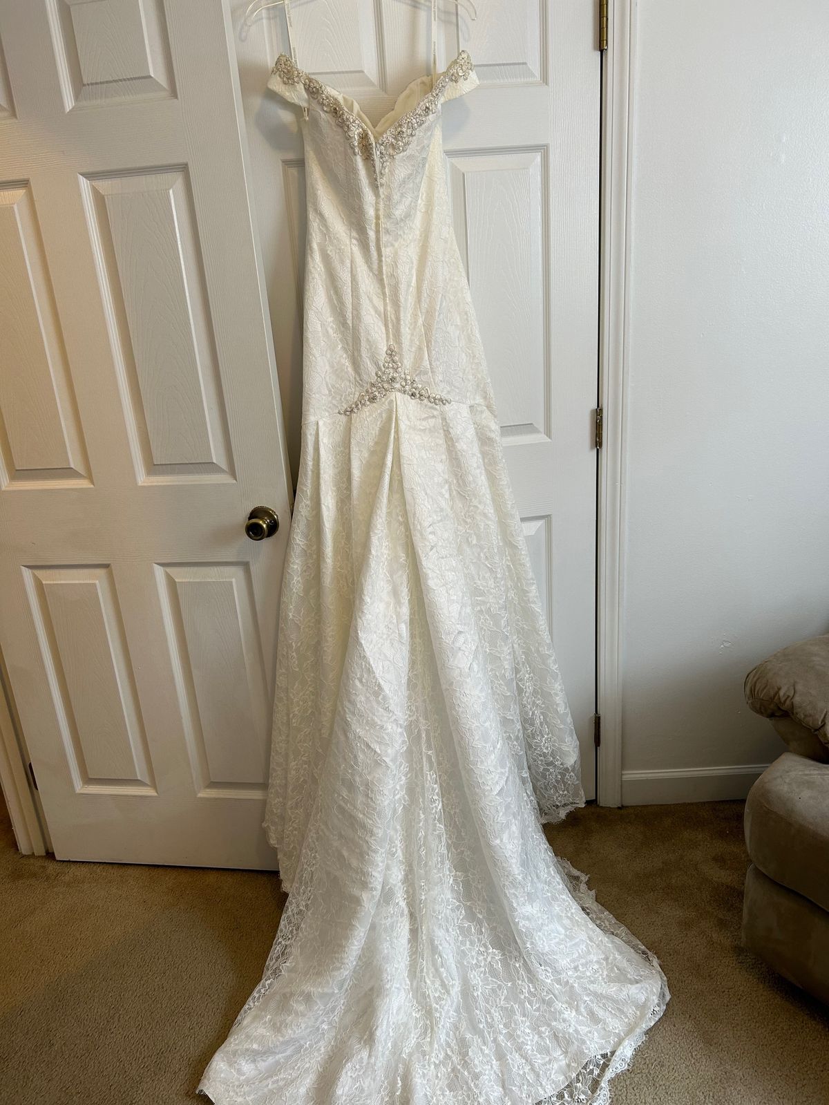 David's Bridal Size 4 Wedding Off The Shoulder White Dress With Train on Queenly