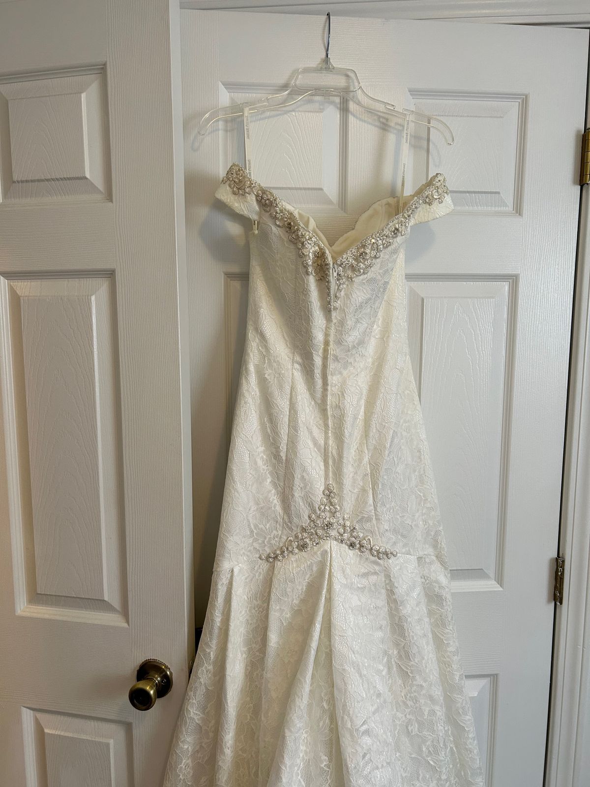 David's Bridal Size 4 Wedding Off The Shoulder White Dress With Train on Queenly