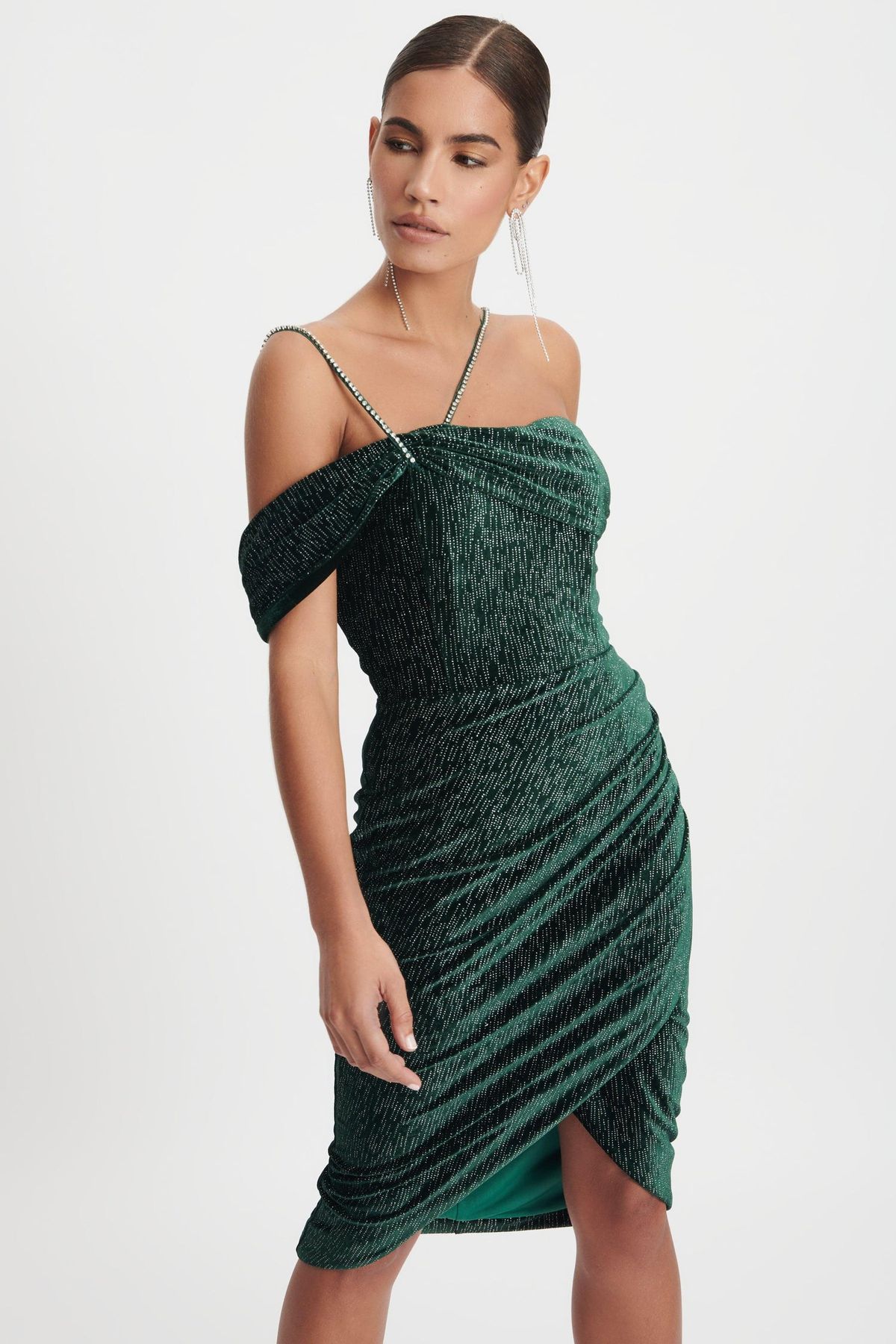 Style LEILA Lavish Alice Size 2 Velvet Emerald Green Cocktail Dress on Queenly