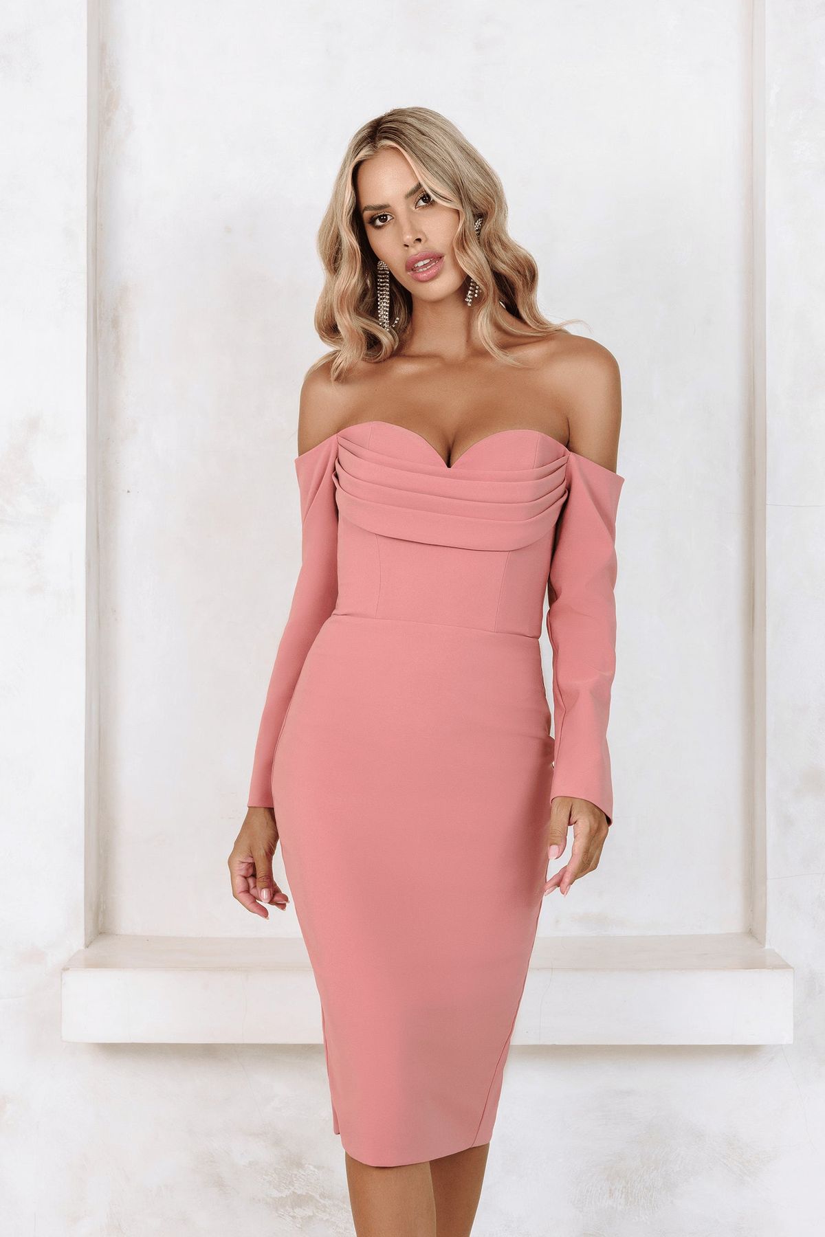 Style LILA Lavish Alice Size 2 Long Sleeve Pink Cocktail Dress on Queenly