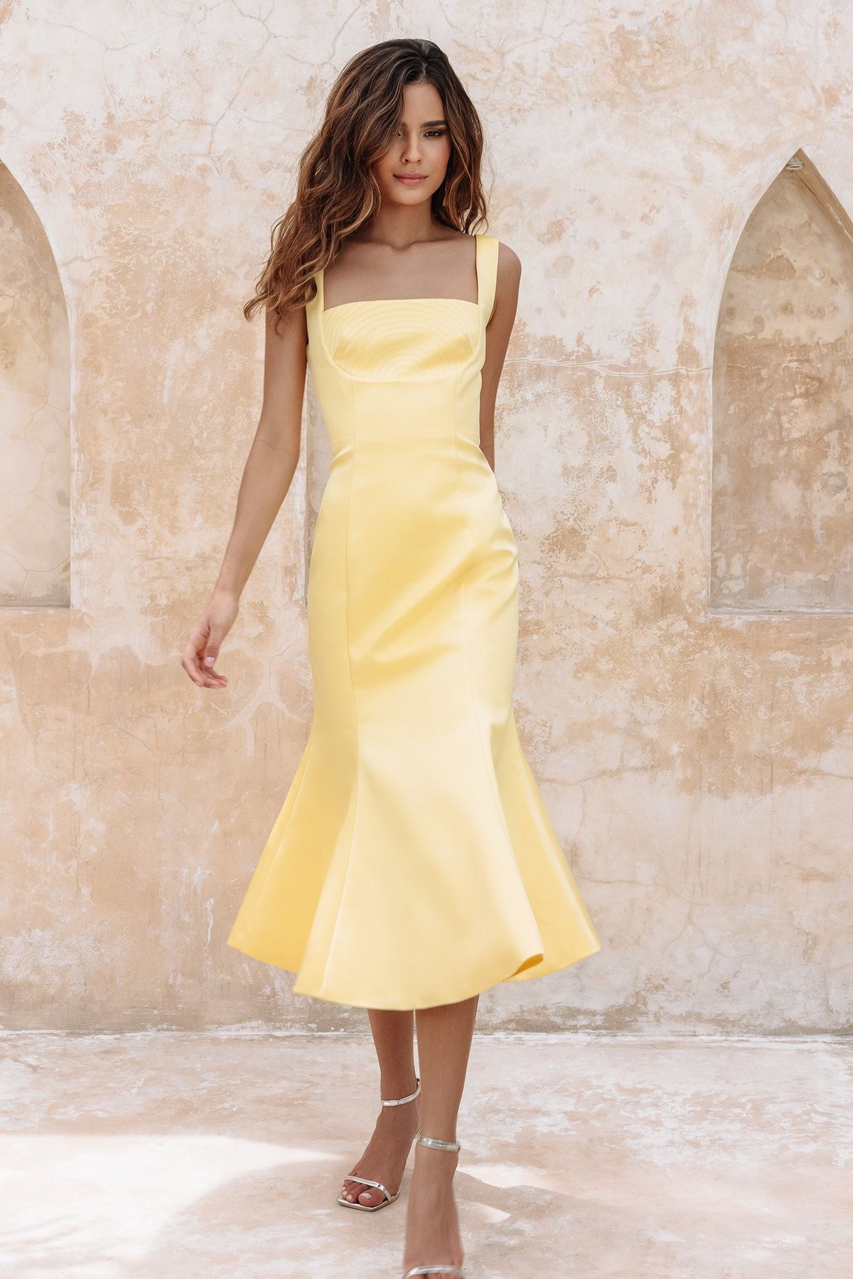Style LAINEY Lavish Alice Size 14 Satin Yellow Cocktail Dress on Queenly