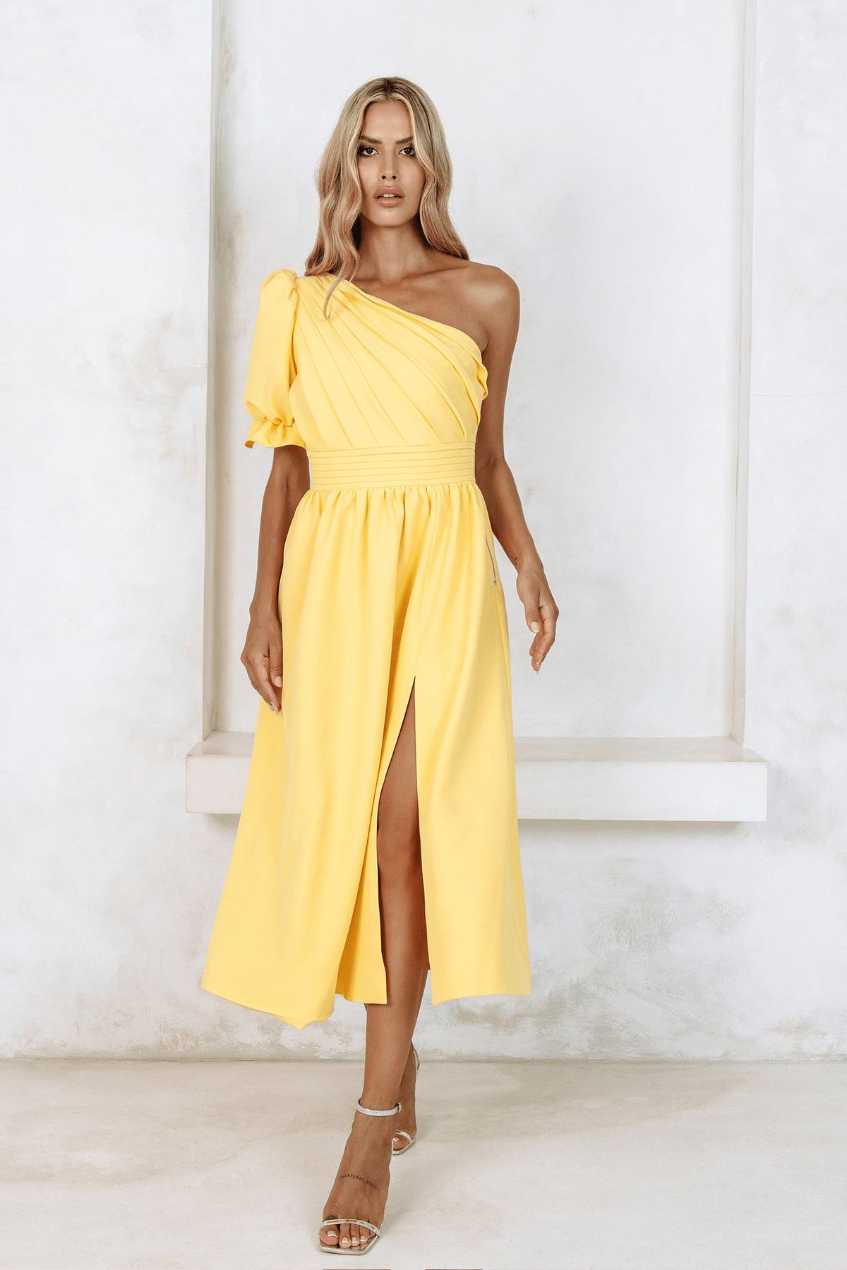 Style STASSI Lavish Alice Size 2 One Shoulder Yellow Cocktail Dress on Queenly