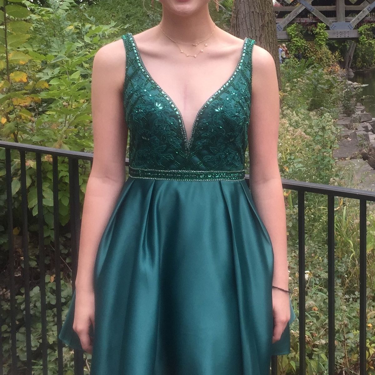 Aspeed Size M Homecoming Plunge Green Cocktail Dress on Queenly