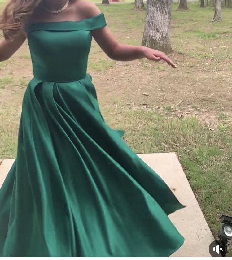 Mac Duggal Size 10 Prom Off The Shoulder Green Ball Gown on Queenly