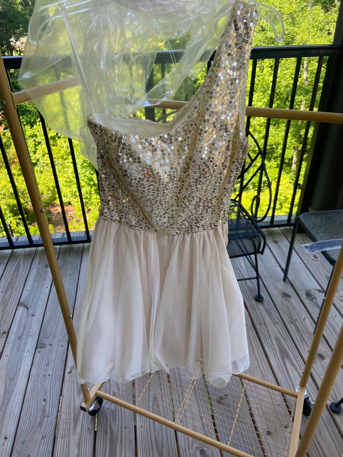 Size M Prom One Shoulder Gold Cocktail Dress on Queenly