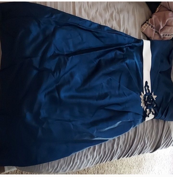 Allure Size 8 Blue Cocktail Dress on Queenly