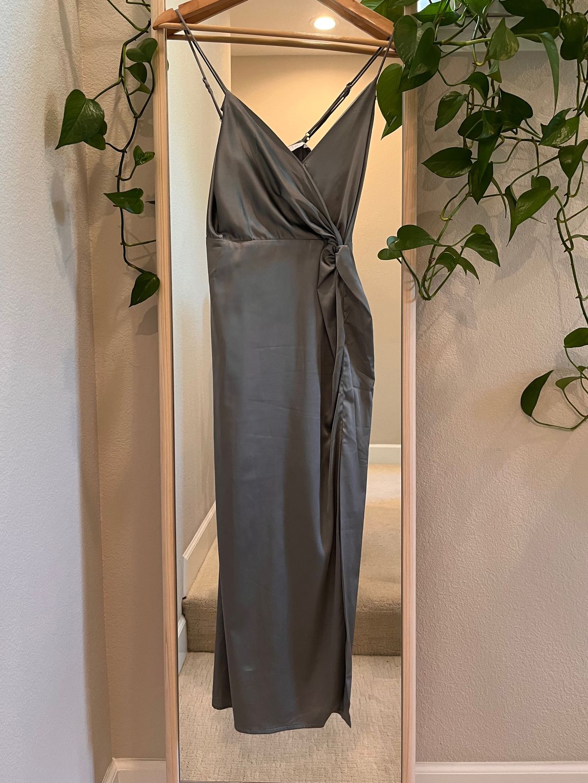 ASTR The Label Size 0 Prom Plunge Silver Cocktail Dress on Queenly