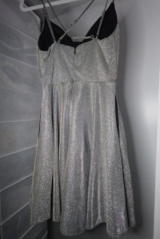 My Michelle Size 0 Prom Plunge Silver Cocktail Dress on Queenly