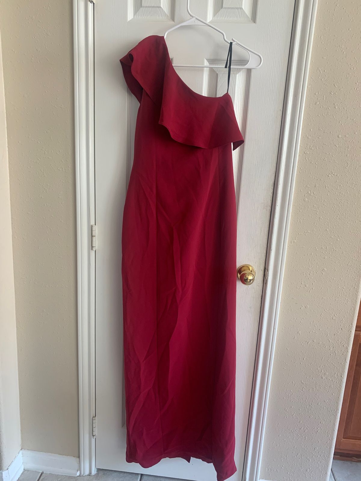 Calvin Klein Size 8 Prom One Shoulder Red A-line Dress on Queenly