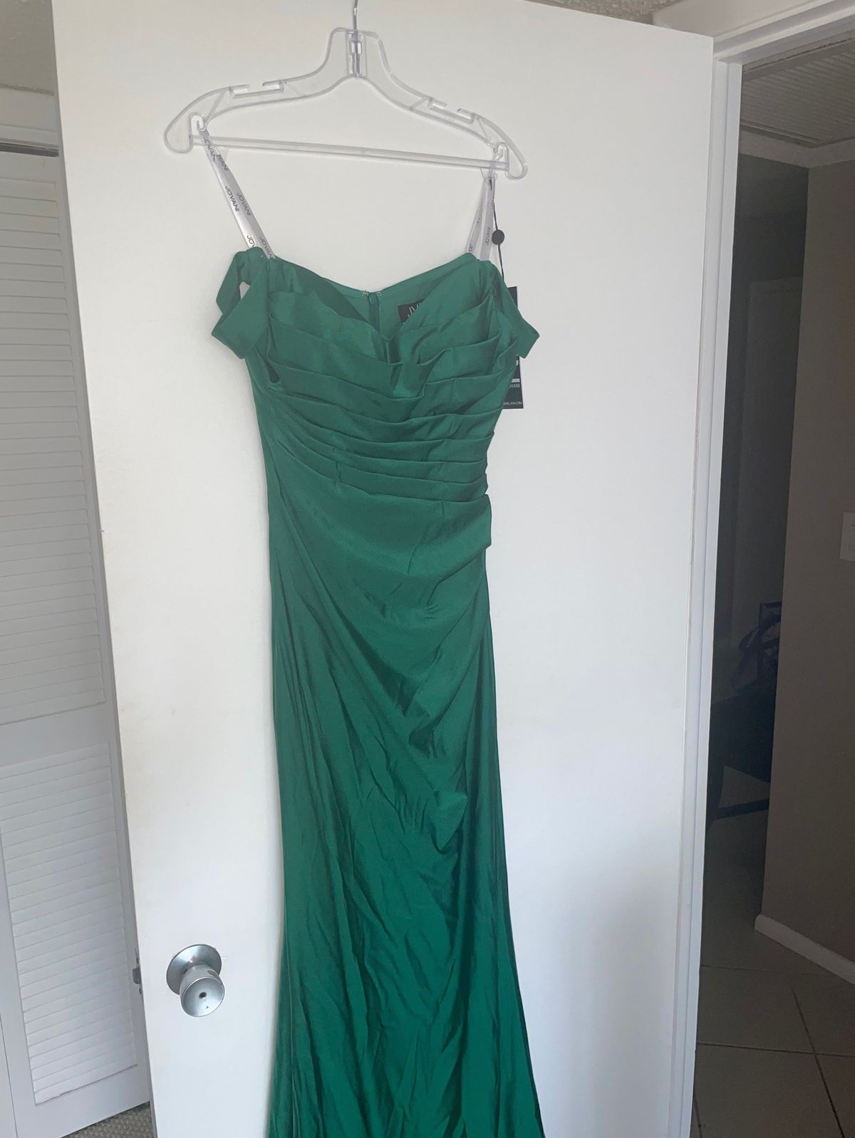 Jovani Size 4 Off The Shoulder Emerald Green Mermaid Dress on Queenly