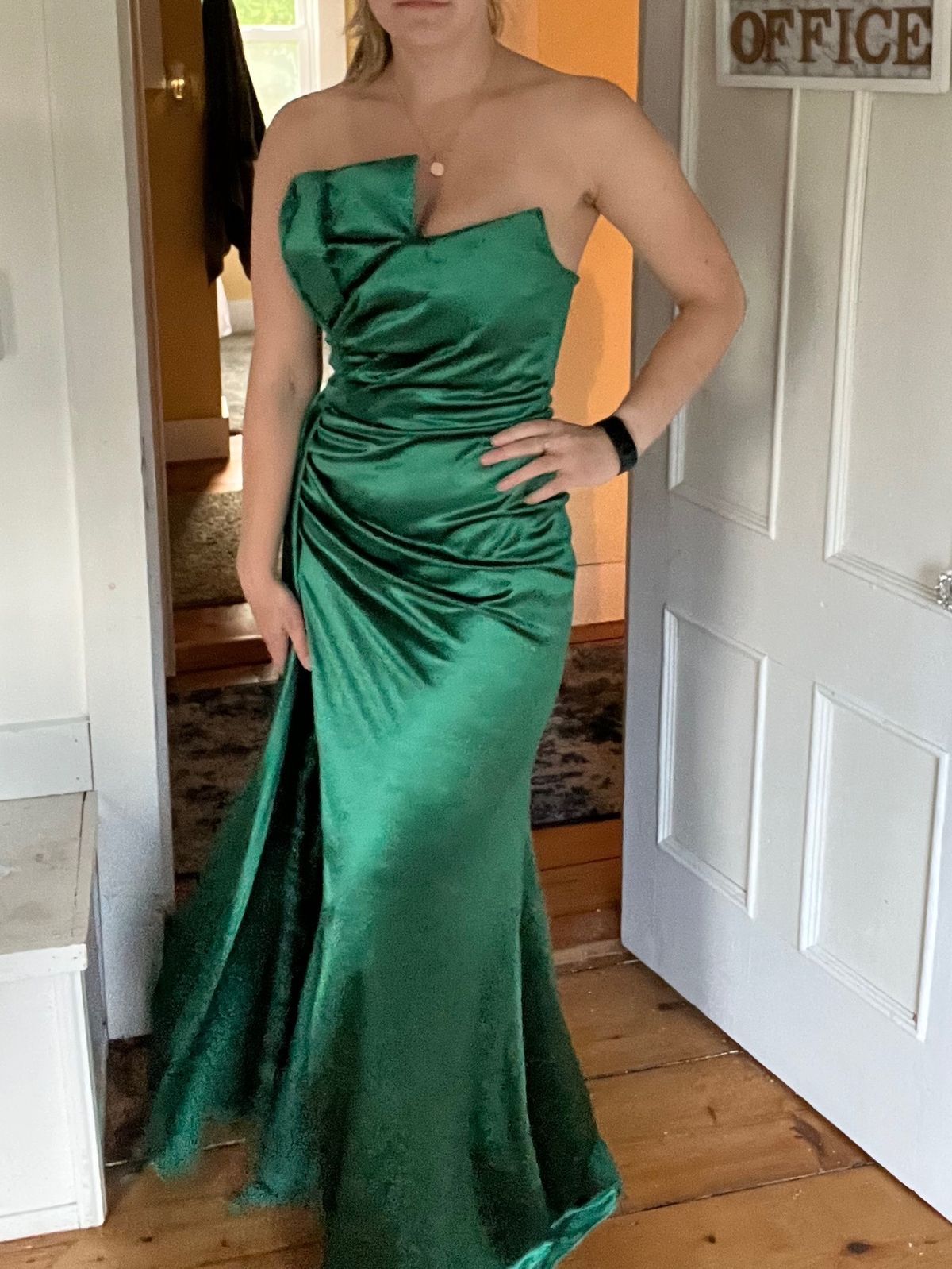 Size 4 Prom Emerald Green Side Slit Dress on Queenly