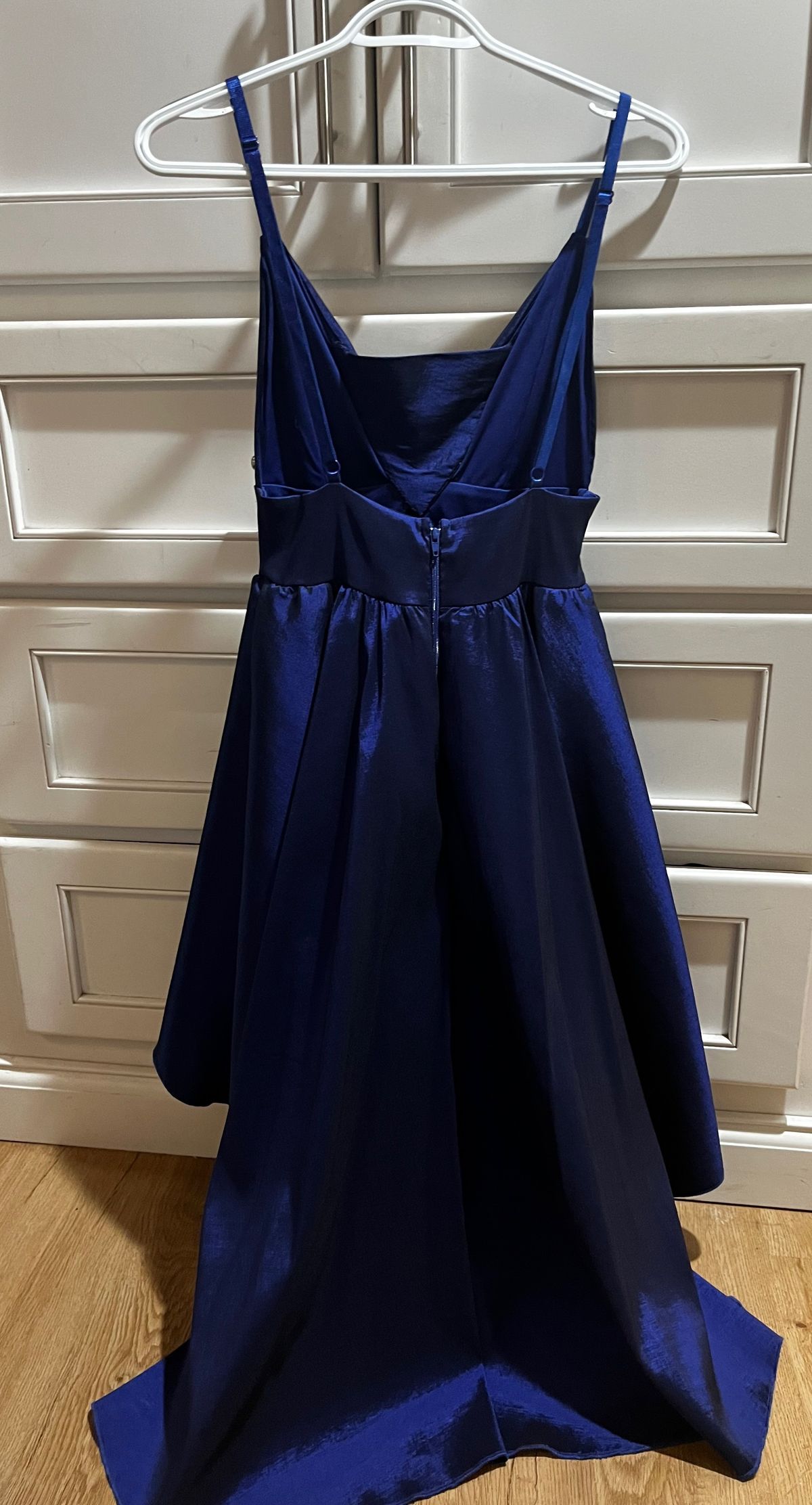 Size 4 Homecoming Plunge Royal Blue Dress With Train on Queenly