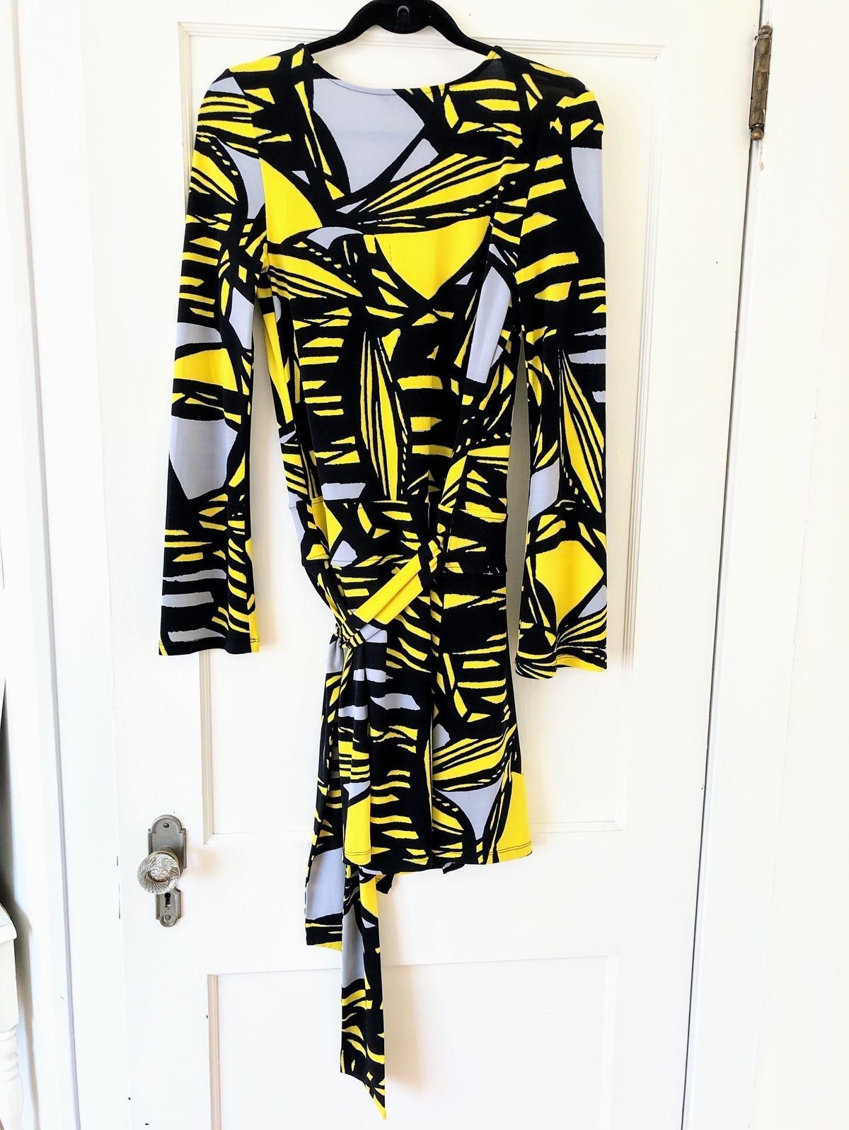 Express Size XS Prom Long Sleeve Yellow Cocktail Dress on Queenly