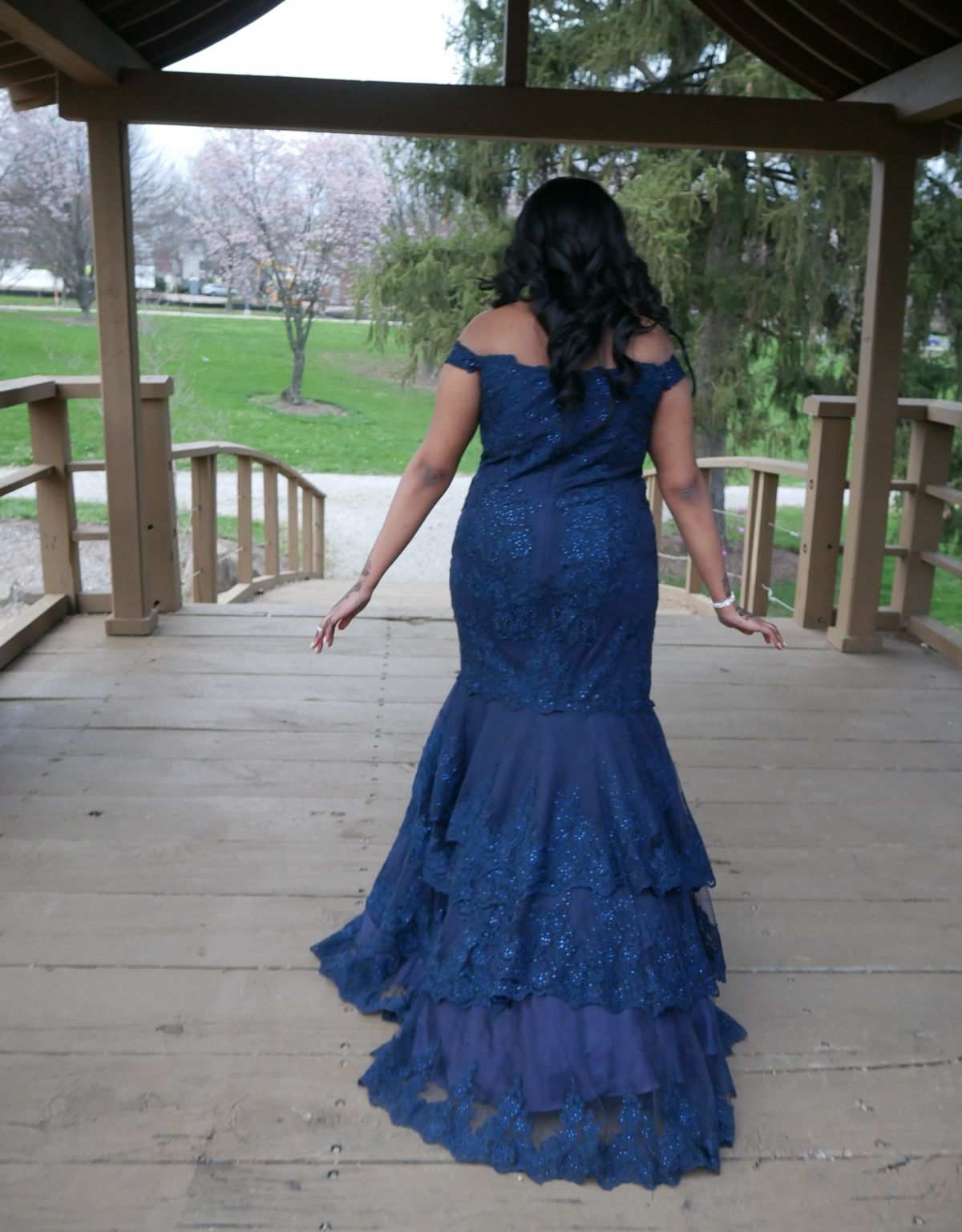 Size 14 Prom Off The Shoulder Lace Navy Blue Mermaid Dress on Queenly