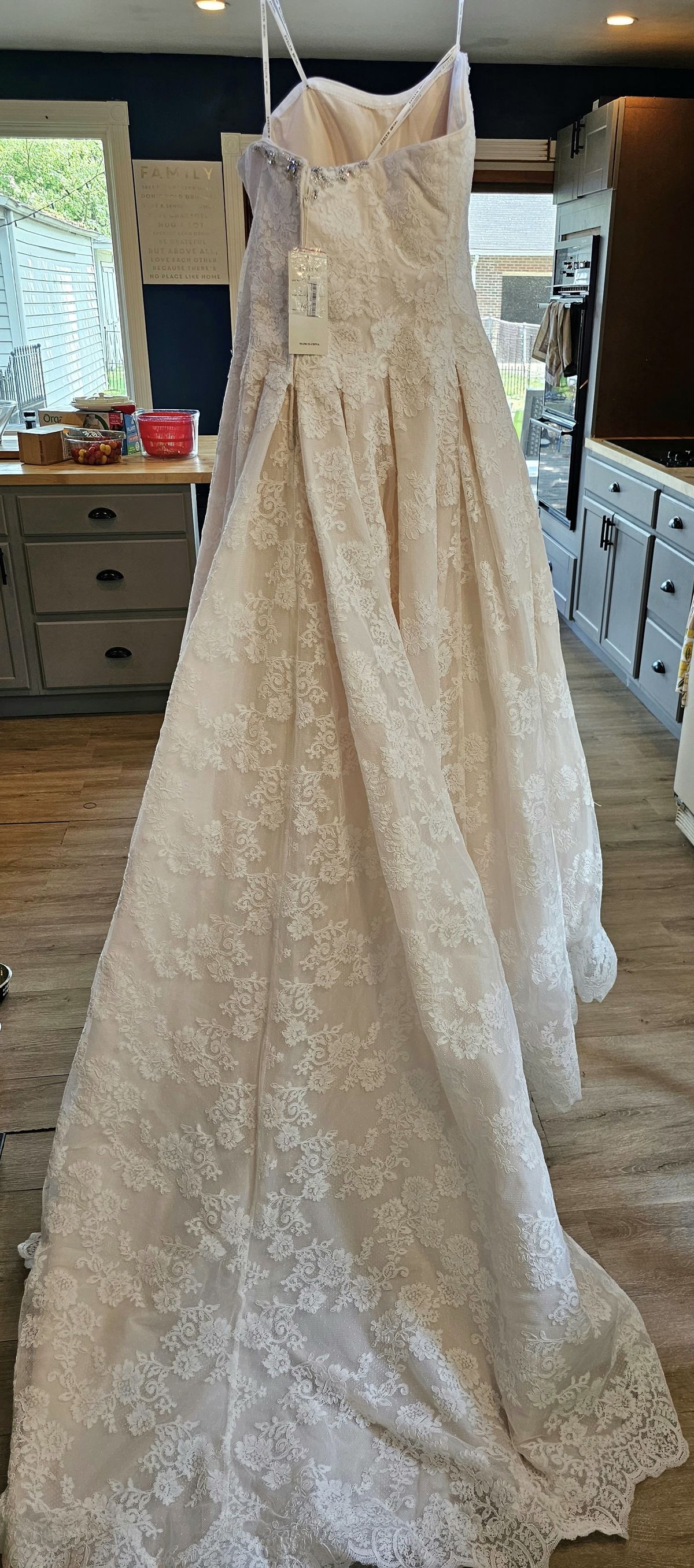 Evelyn's Bridal Size 14 Wedding Lace White Ball Gown on Queenly