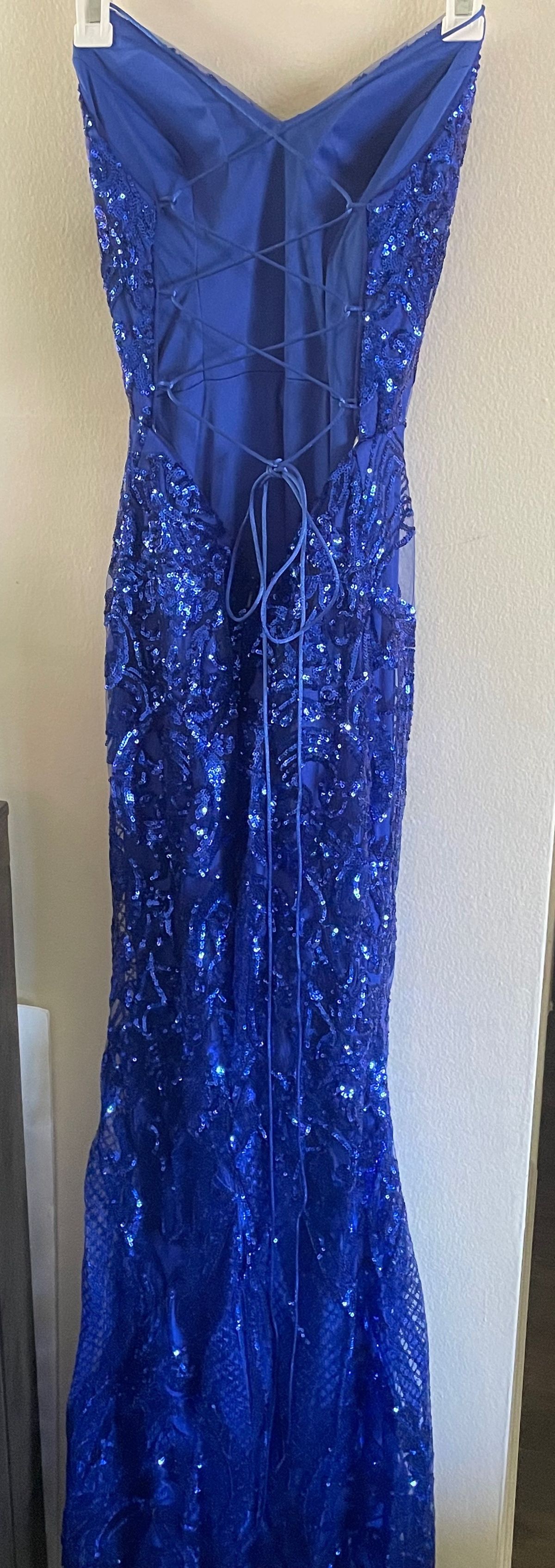 Size 2 Plunge Blue Mermaid Dress on Queenly