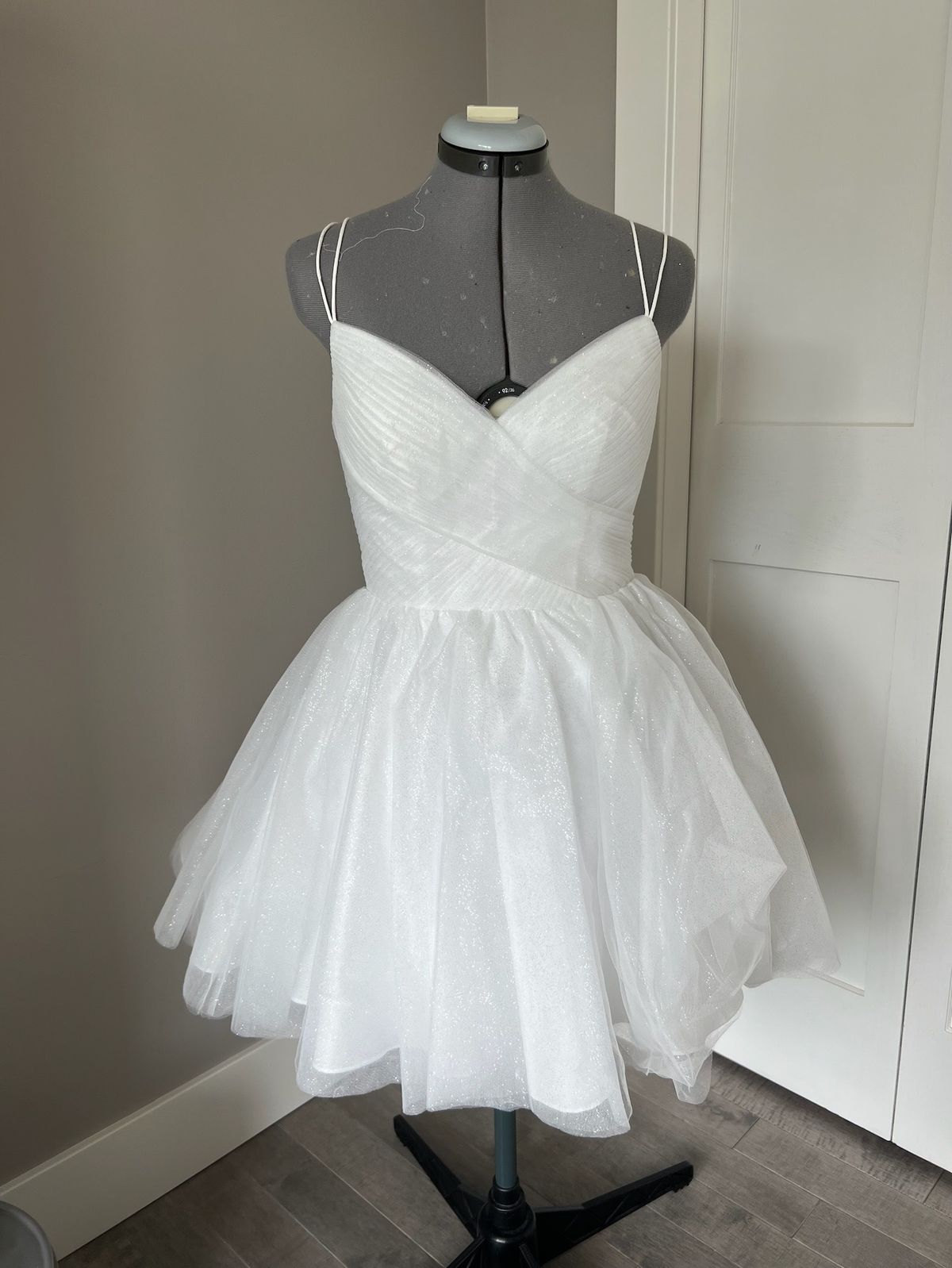 Ava Presley Size 6 Prom White Cocktail Dress on Queenly