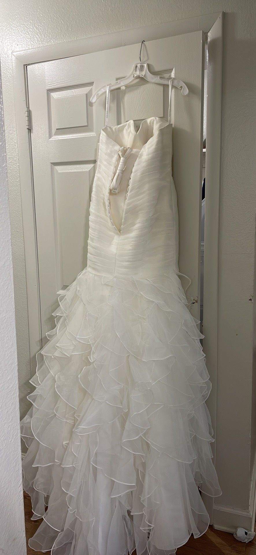 David's Bridal Size 8 Wedding Strapless White Mermaid Dress on Queenly