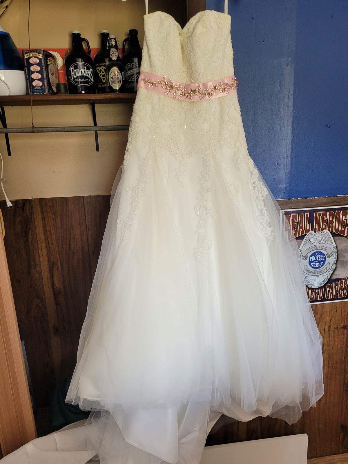Size 4 Wedding Strapless Lace White A-line Dress on Queenly