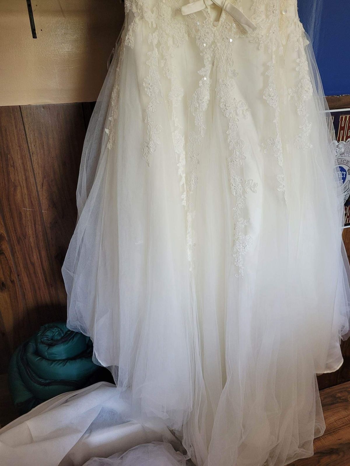 Size 4 Wedding Strapless Lace White A-line Dress on Queenly