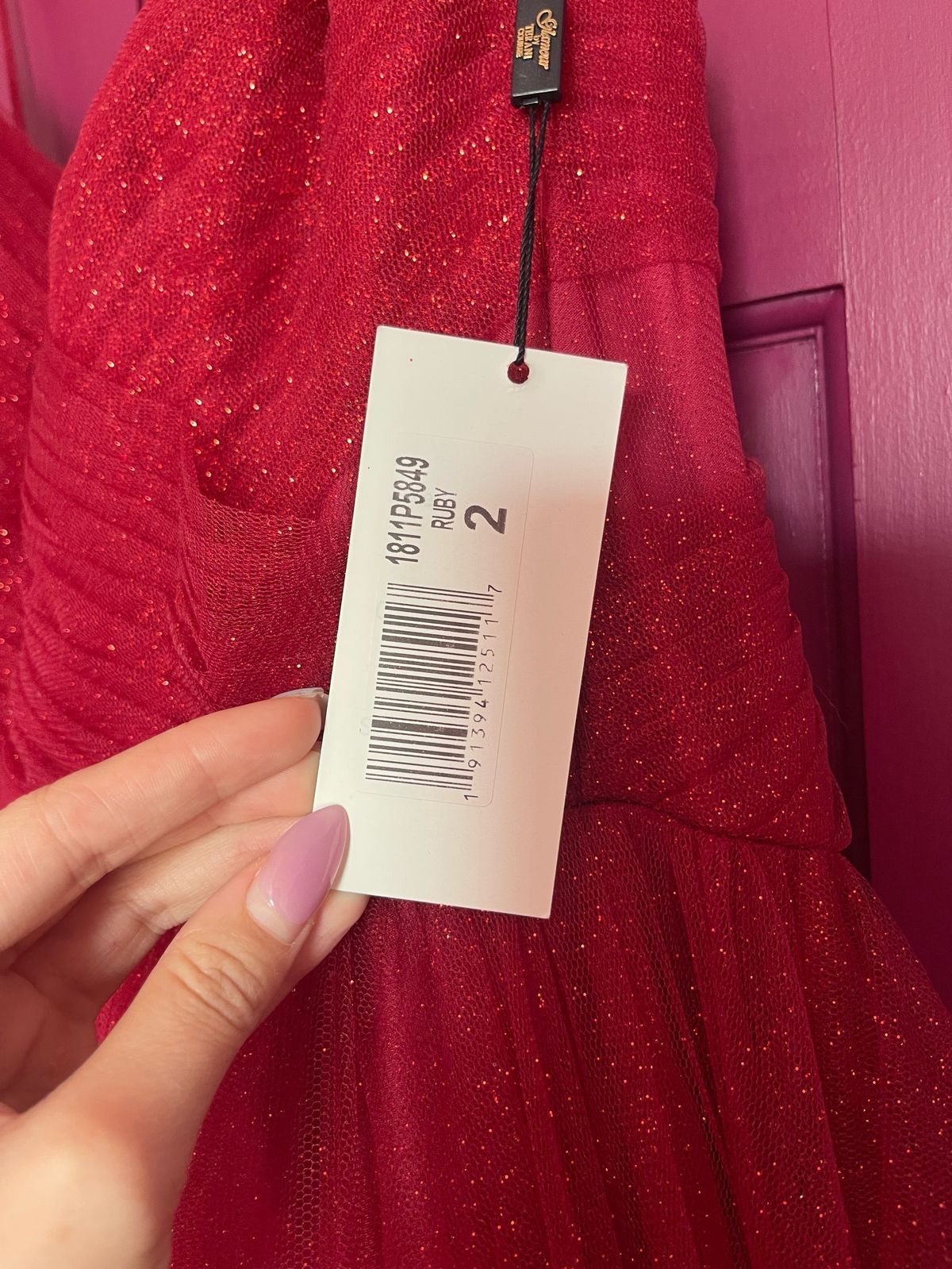 Size 2 Prom Plunge Red Ball Gown on Queenly