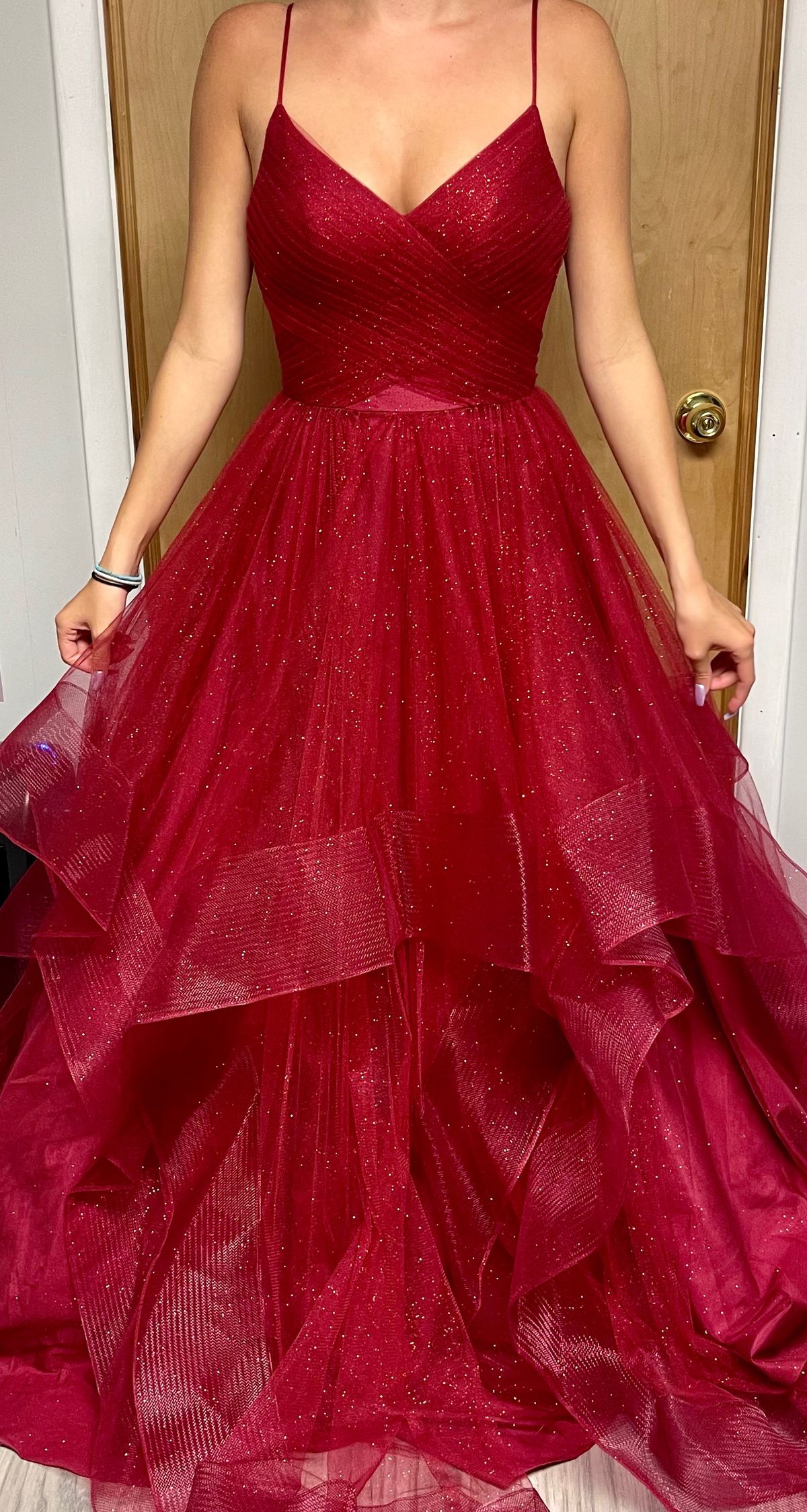 Size 2 Prom Plunge Red Ball Gown on Queenly